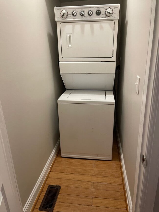 Building Photo - 2bed/2bath Townhome centrally located in Baltimore City!!