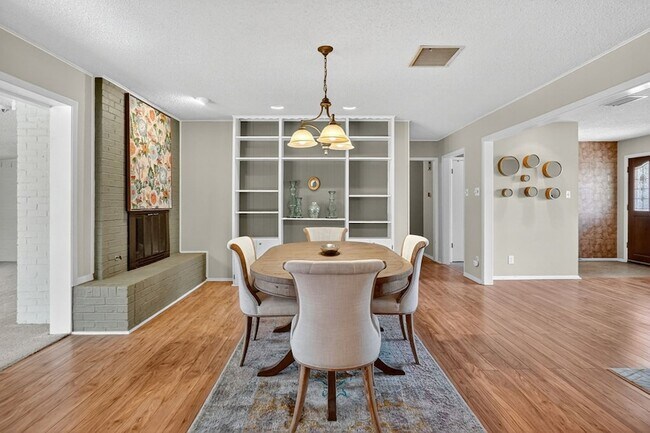 Building Photo - 3210 Cimmaron Ave