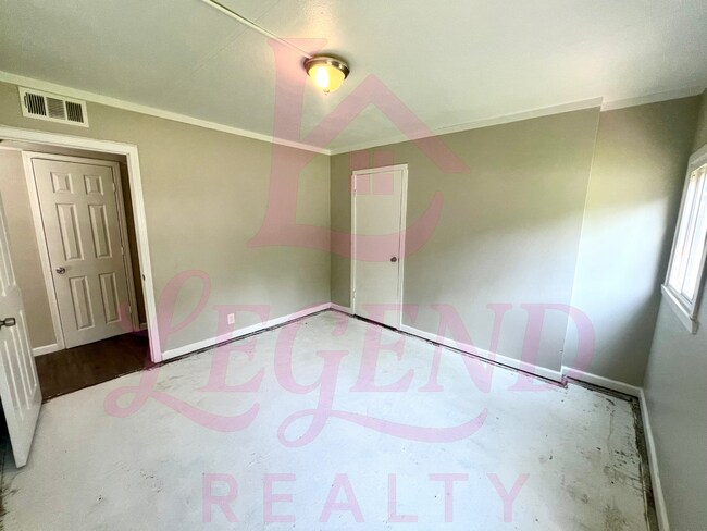 Building Photo - Spacious 3-Bedroom Home for Rent in Riverv...