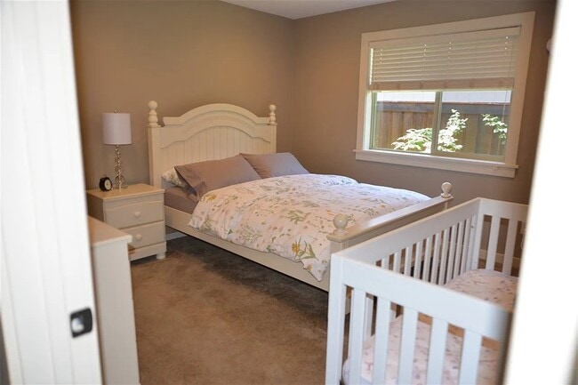 Building Photo - 6110 E 7th Ln