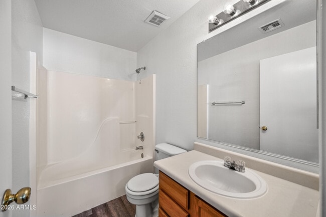 Building Photo - 625 S Heritage Dr