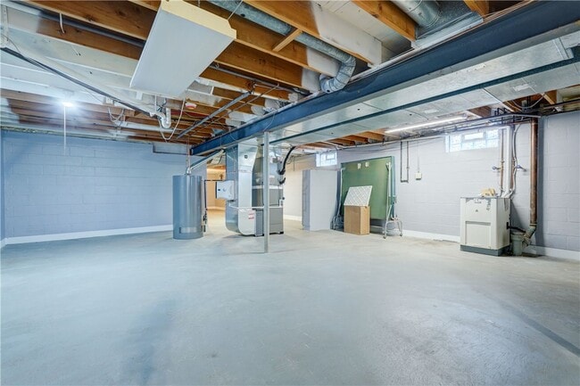 Building Photo - 399 French Rd