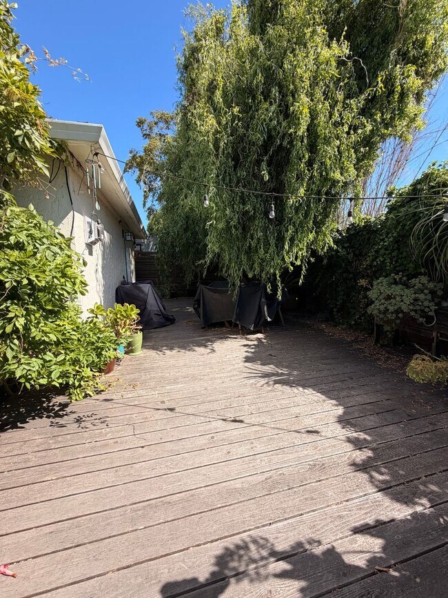 Building Photo - Charming 2BR/1BA Home on Santa Cruz's Lower Westside