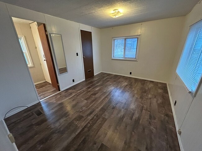 Building Photo - 123 Opal Dr