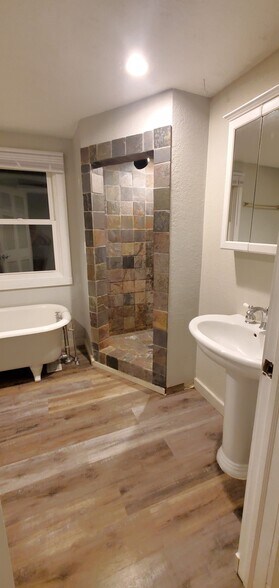 Building Photo - 376 S Pierson Ave