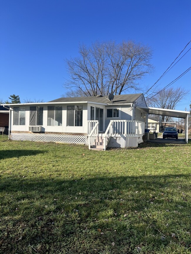 Building Photo - Beautiful Ranch home for rent! Florida Roo...