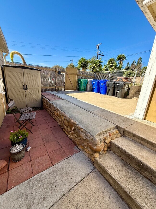 Building Photo - 7102 Mohawk St