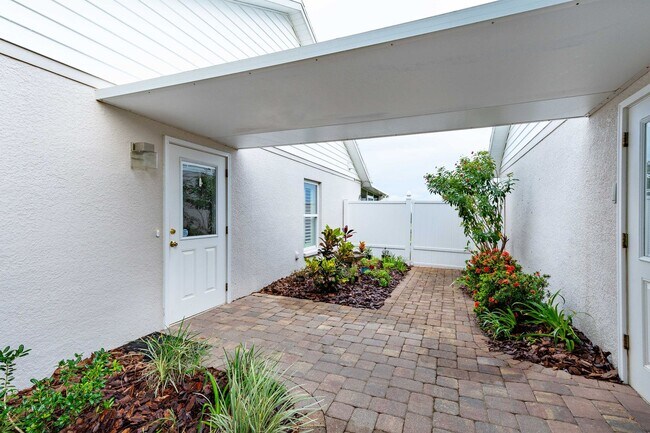 Building Photo - Country living close to everything - 3 bed, 3.5 bath, on an acre