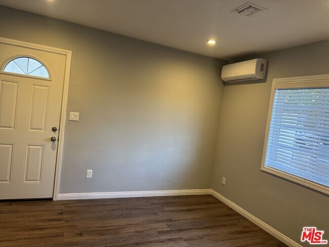 Building Photo - 6303 Vicland Pl