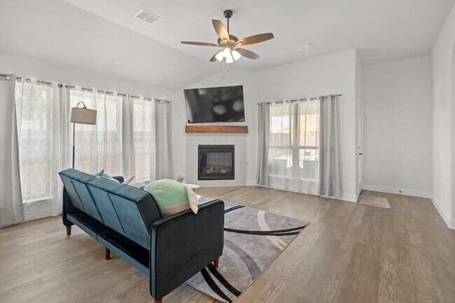 Building Photo - 8508 White Rock Ln