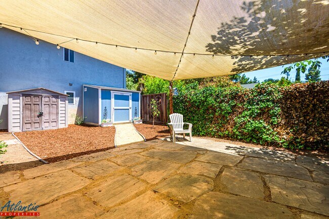 Building Photo - Lovely Condo | Private Yard | Prime Location