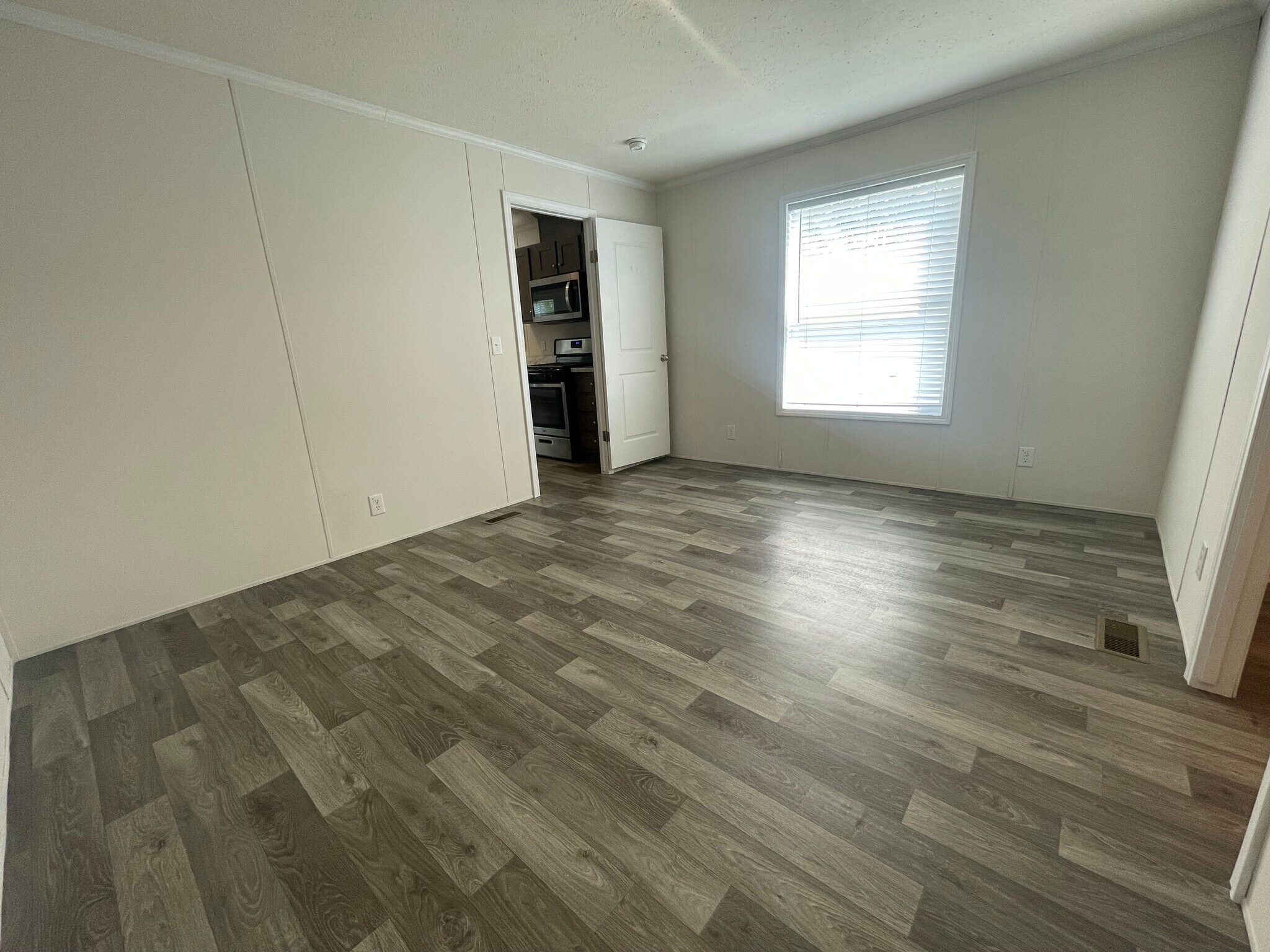 Building Photo - 15862 Villaire Ave
