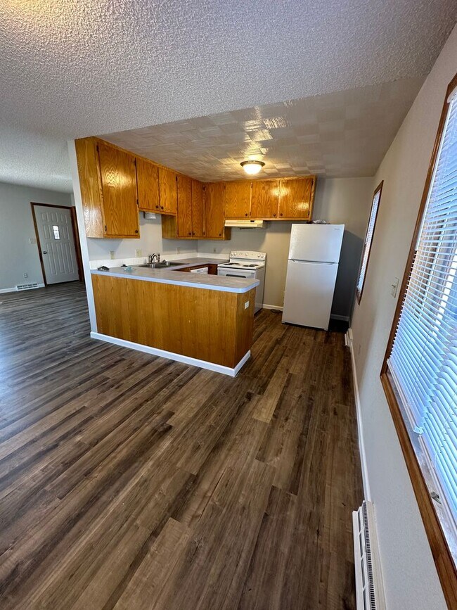 Building Photo - 255 Miller Ln