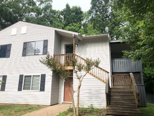 Building Photo - 1722 Hunters Trl