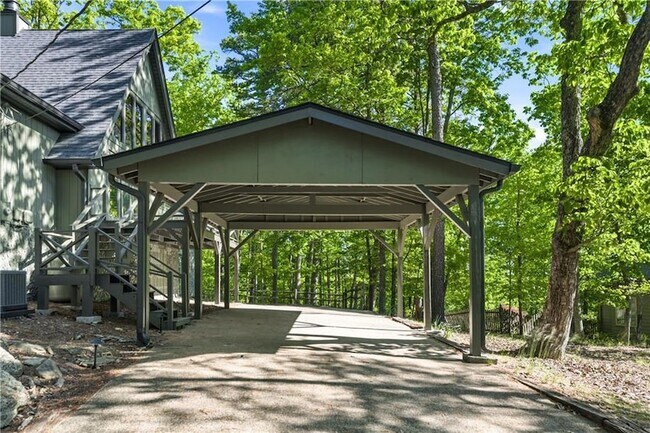 Building Photo - 114 Cherokee Dr S