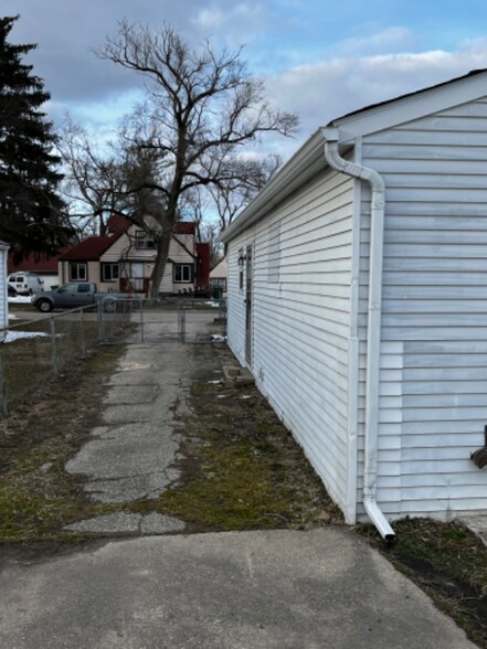 Building Photo - 1326 Davis St