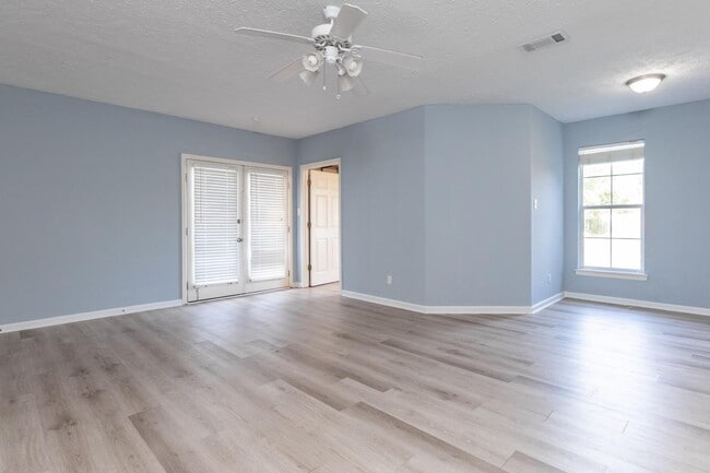 Building Photo - 9300 Greythorne Way