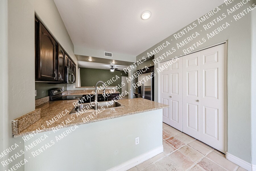 Building Photo - 2127 E Nighthawk Wy