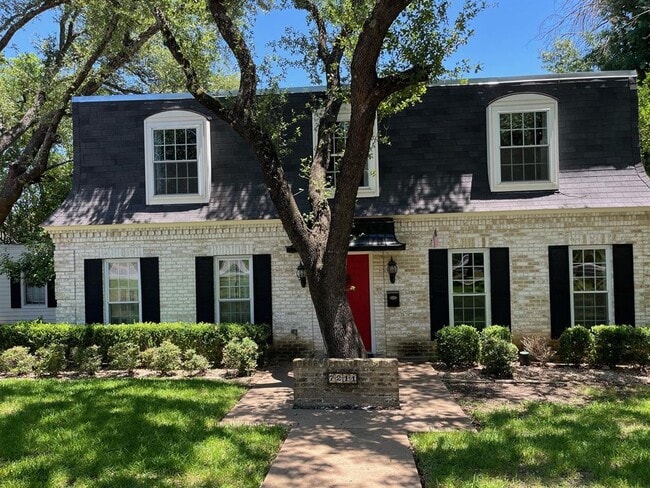 Primary Photo - 7211 Mesa Dr