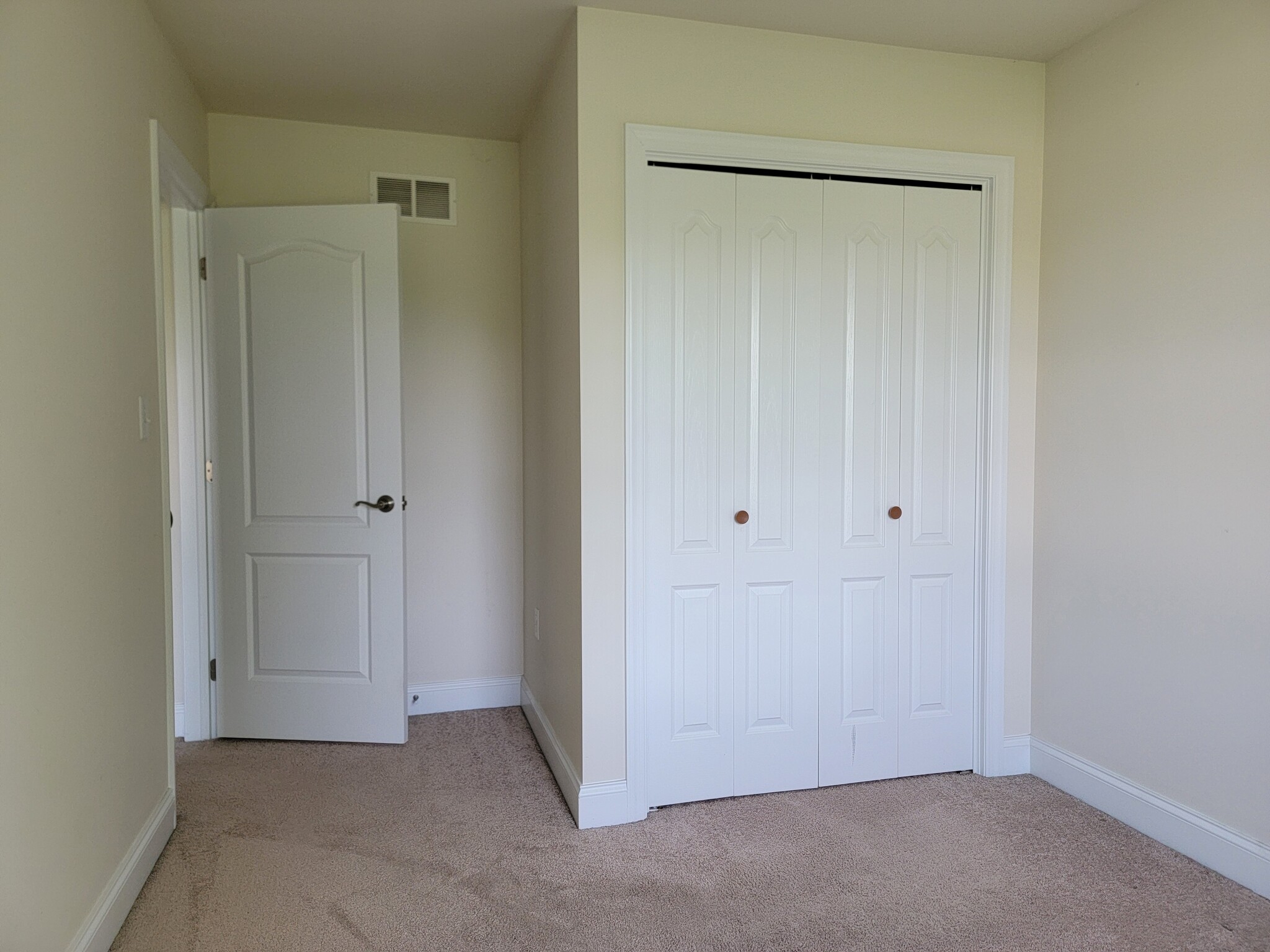 Building Photo - 126 Redstone Dr
