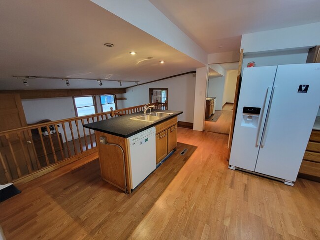 Building Photo - 338 N Pleasant Dr