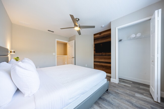 Building Photo - 2620 Lodi Cir