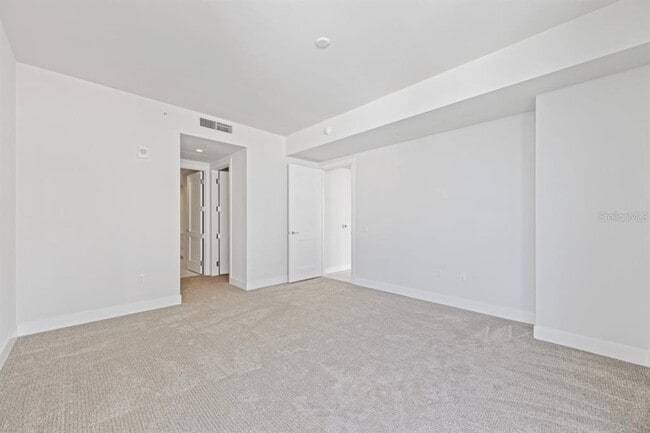 Building Photo - 301 1st St S