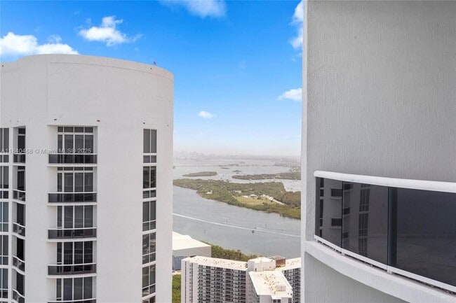 Building Photo - 16001 Collins Ave
