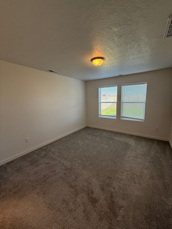 Building Photo - Half Off First Months Rent!- Unfurnished H...