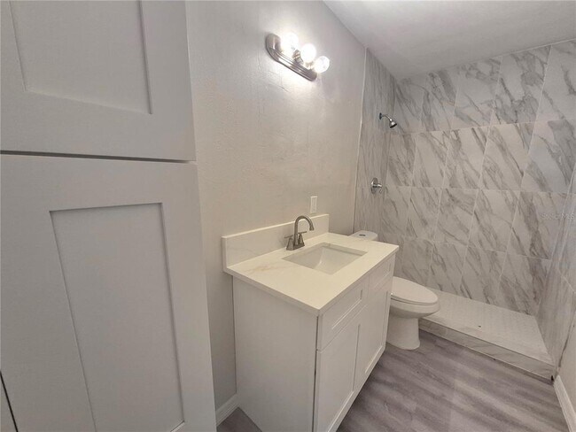 Building Photo - 618 Aurora St