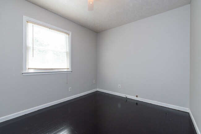 Building Photo - 2333 Alexandria Dr