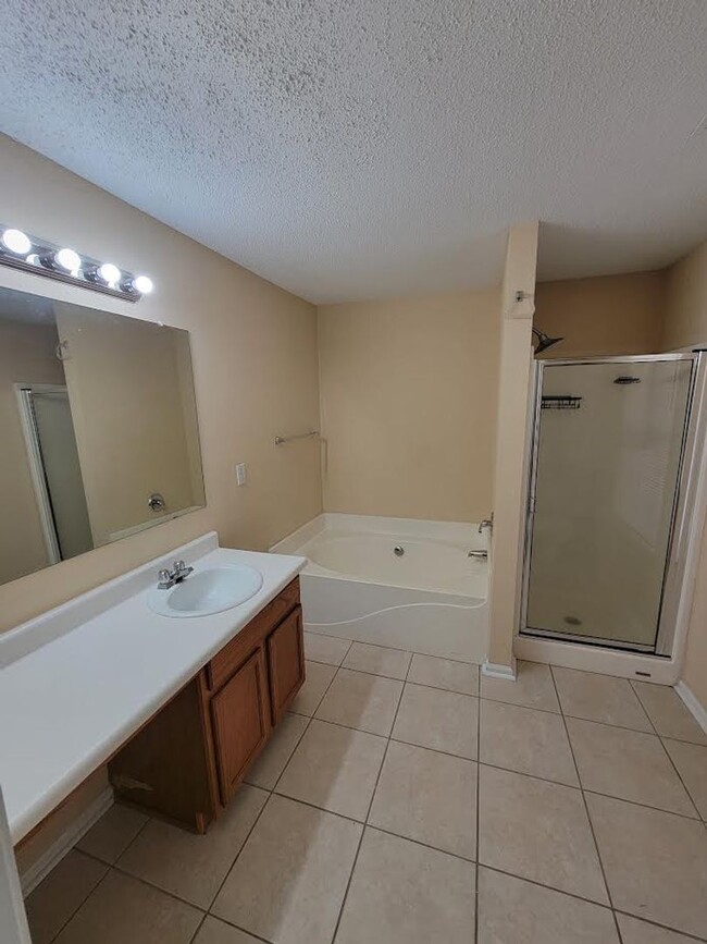 Building Photo - 1106 St Phillips Ct