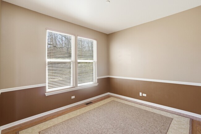 Building Photo - 715 Blue Ridge Dr