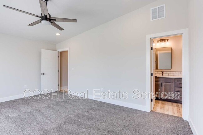 Building Photo - 8447 W 37th Ct N