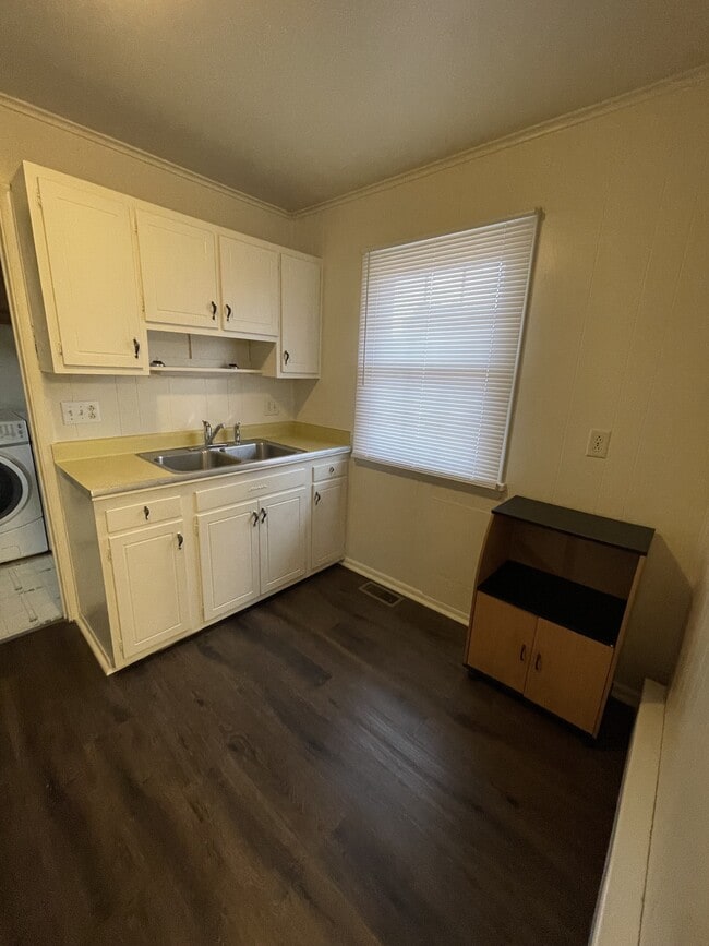 Building Photo - 311 Brookdale Dr