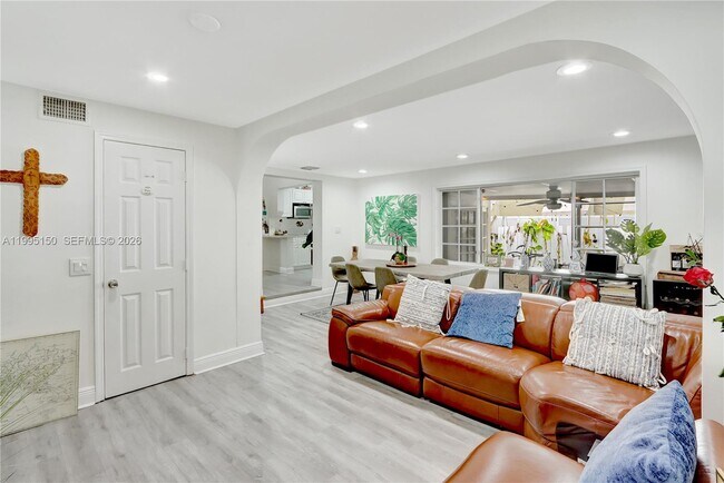 Building Photo - 5509 SW 6th St