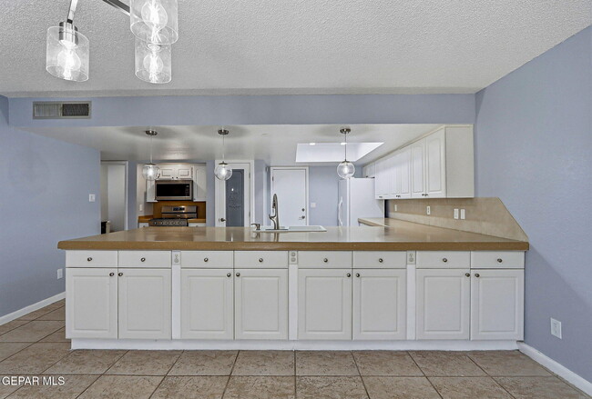 Building Photo - 6141 Sierra Valle Ln