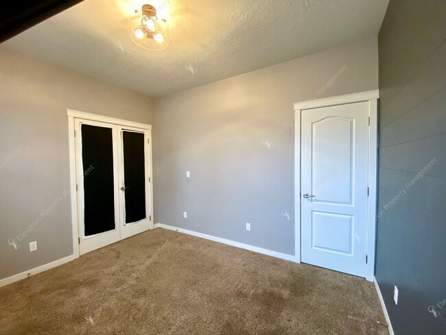 Building Photo - Designer 4BR- 2BA Home by Dry Canyon Park