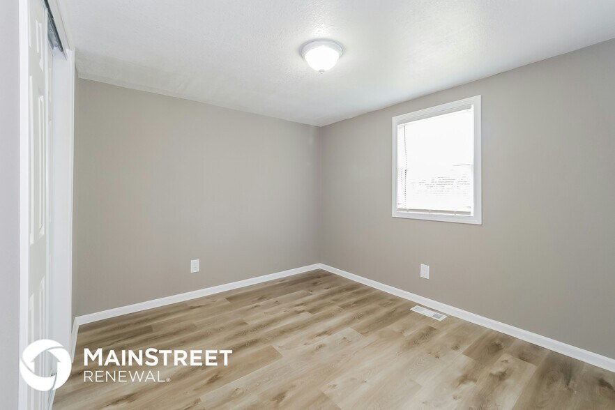 Building Photo - 300 E 164th Terrace