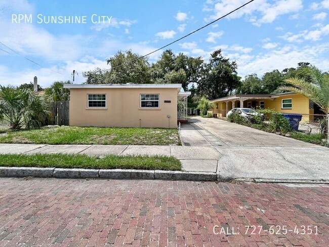 Building Photo - 2613 E Clark St
