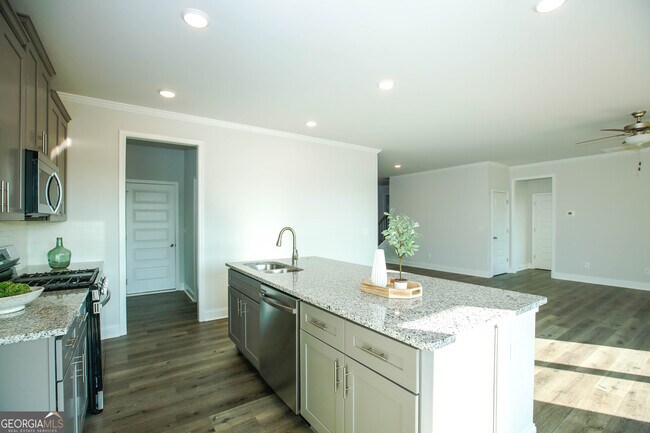 Building Photo - 452 Hellen Vly Dr
