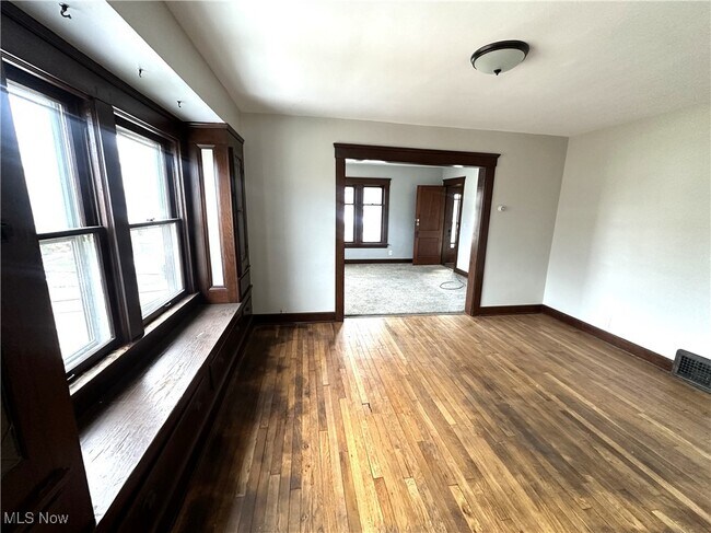 Building Photo - 4270 Valley Rd