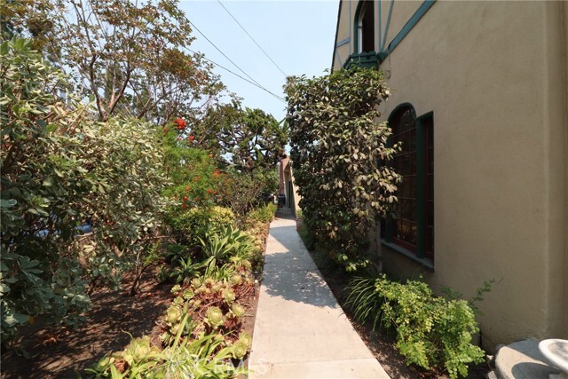 Building Photo - 3700 E 11th St