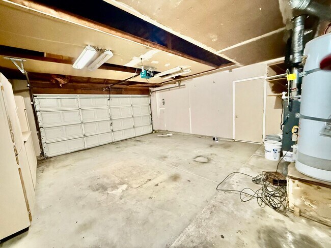 Building Photo - Nice home available immediately