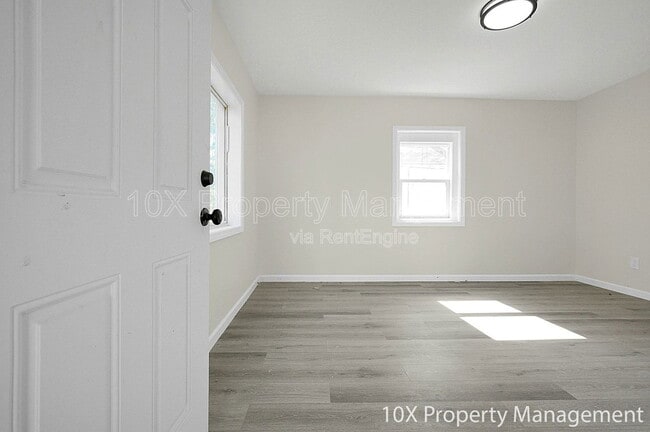 Building Photo - 685 S Wheatland Ave