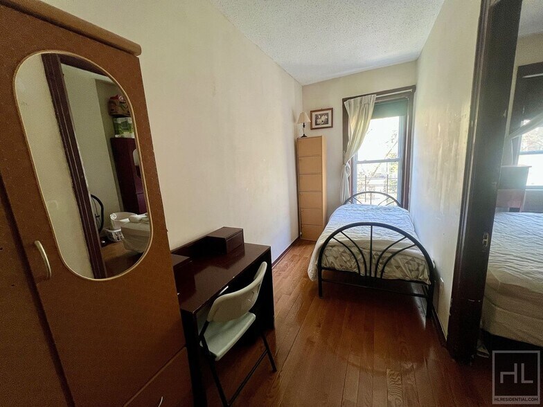 Building Photo - HART STREET