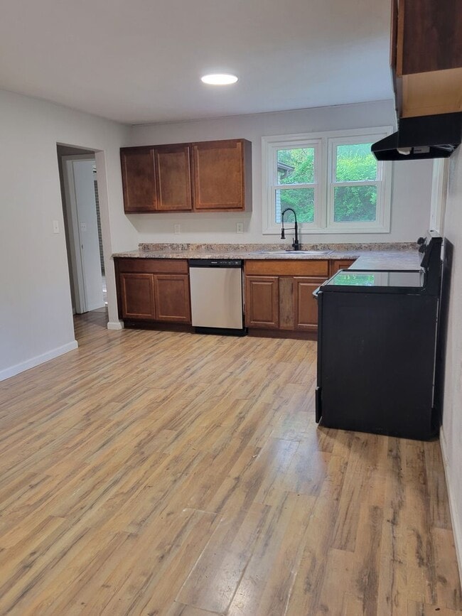 Building Photo - For Rent...300 Bethel, Collinsville