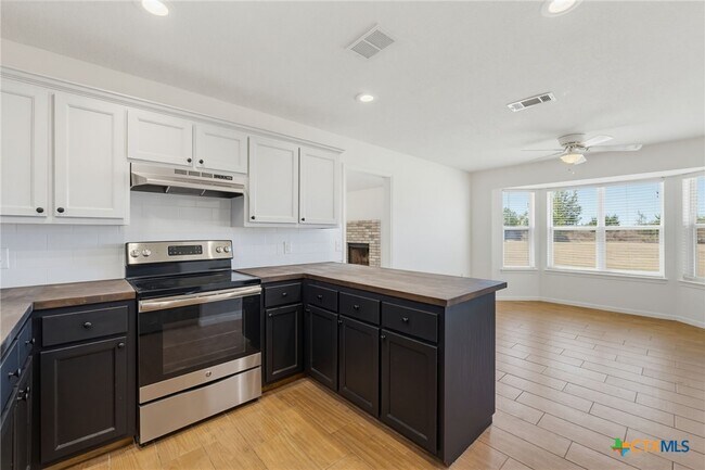 Building Photo - 515 Hood Dr