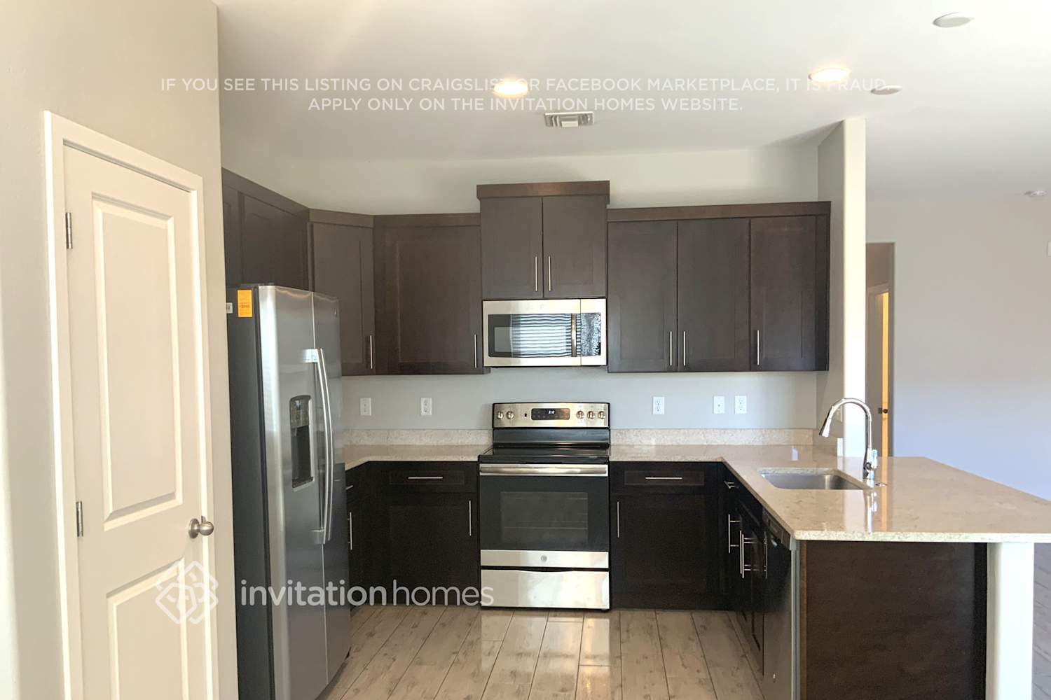 Building Photo - 5541 E Santa Clara Dr