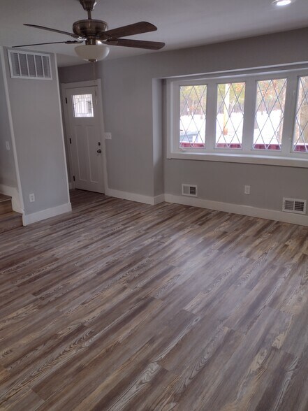 Building Photo - 822 Maple St